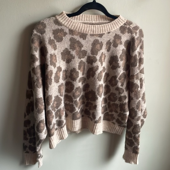 AMERICAN EAGLE || Leopard Print  Cozy Sweater Size Small - Picture 2 of 7